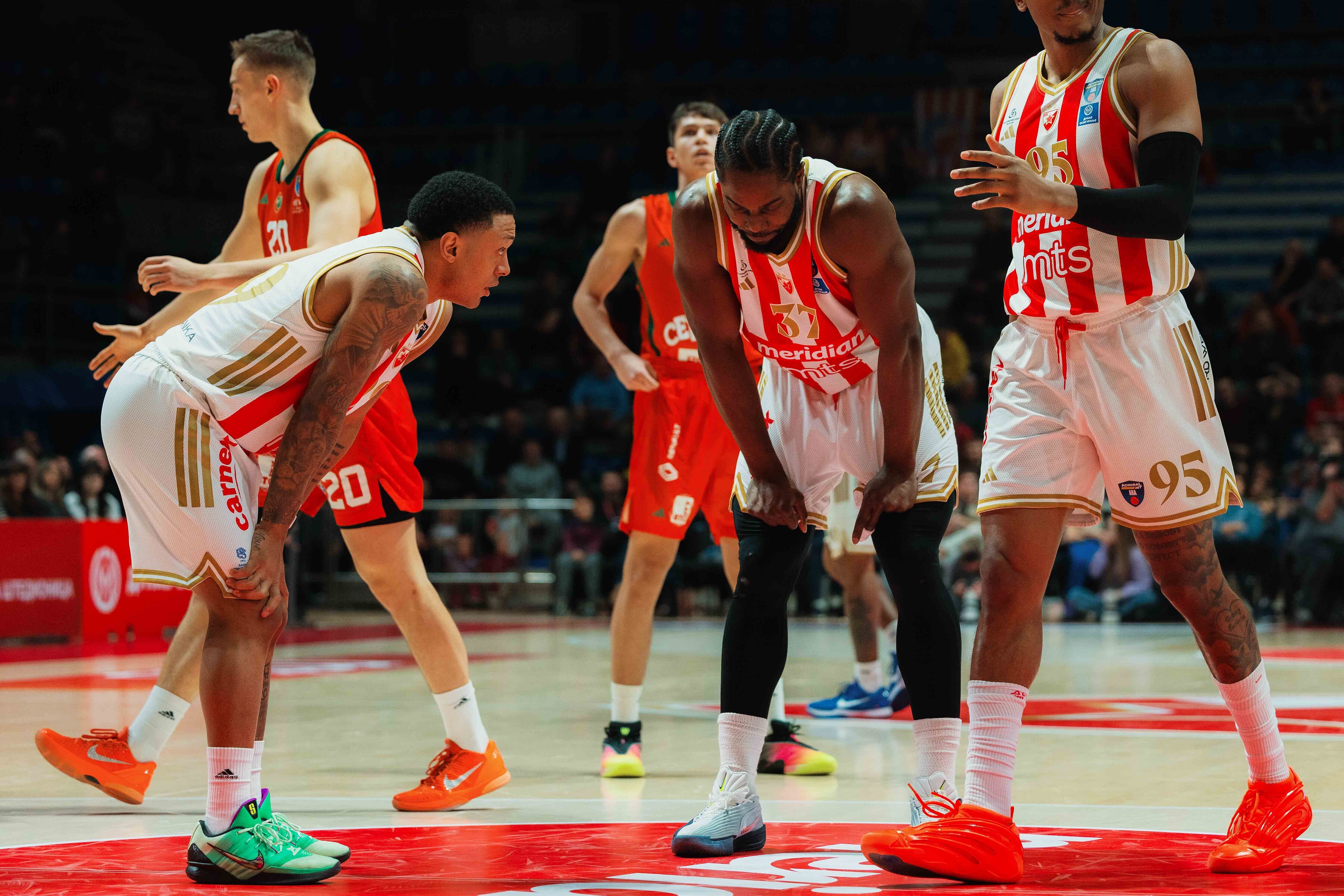 Crvena zvezda Meridianbet ubedljiva u derbiju ABA lige, veče za istoriju Simjanovski najmlađi debitant u 21.veku!