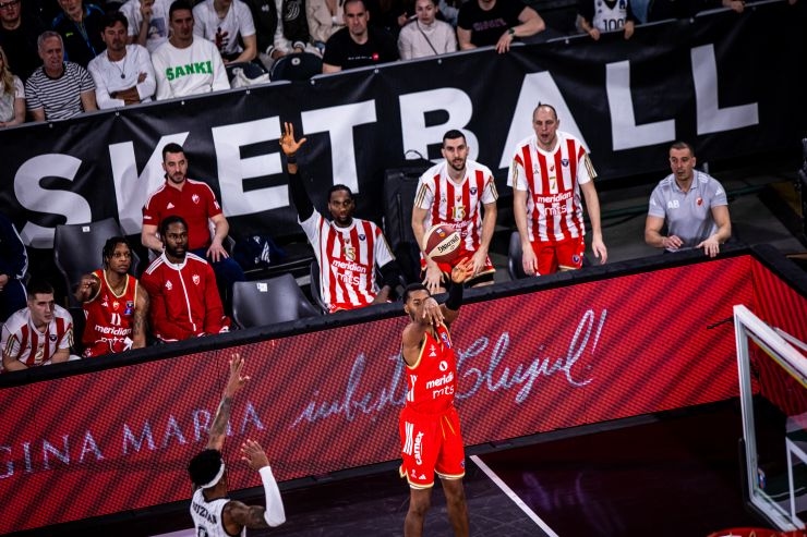 Evroligaško poluvreme, Kodi i istorijska prva pobeda u Klužu
