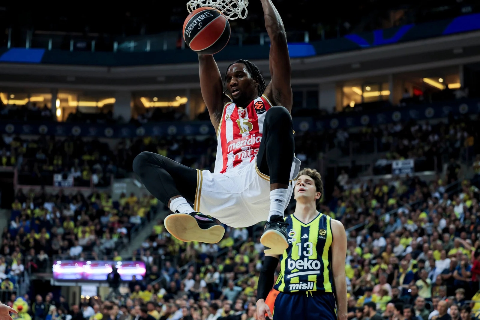 Ebuka Izundu u dresu Crvene zvezde još dve sezone!