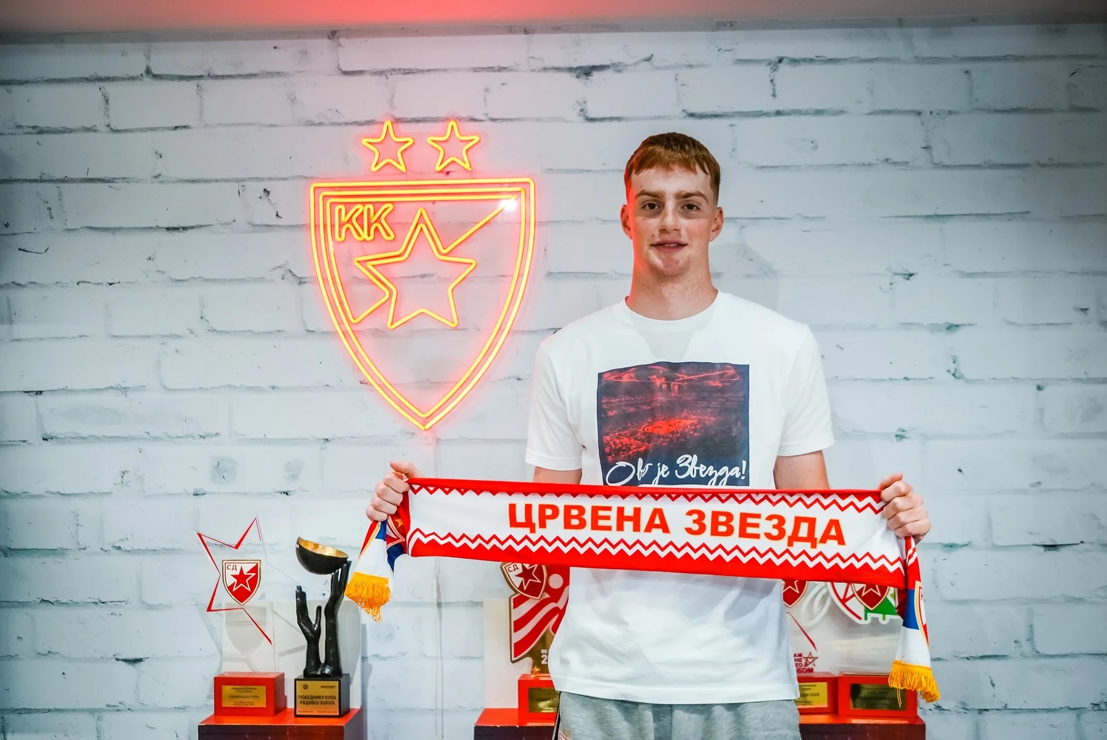 Jovan Bikić potpisao prvi profesionalni ugovor sa KK Crvena zvezda Meridianbet