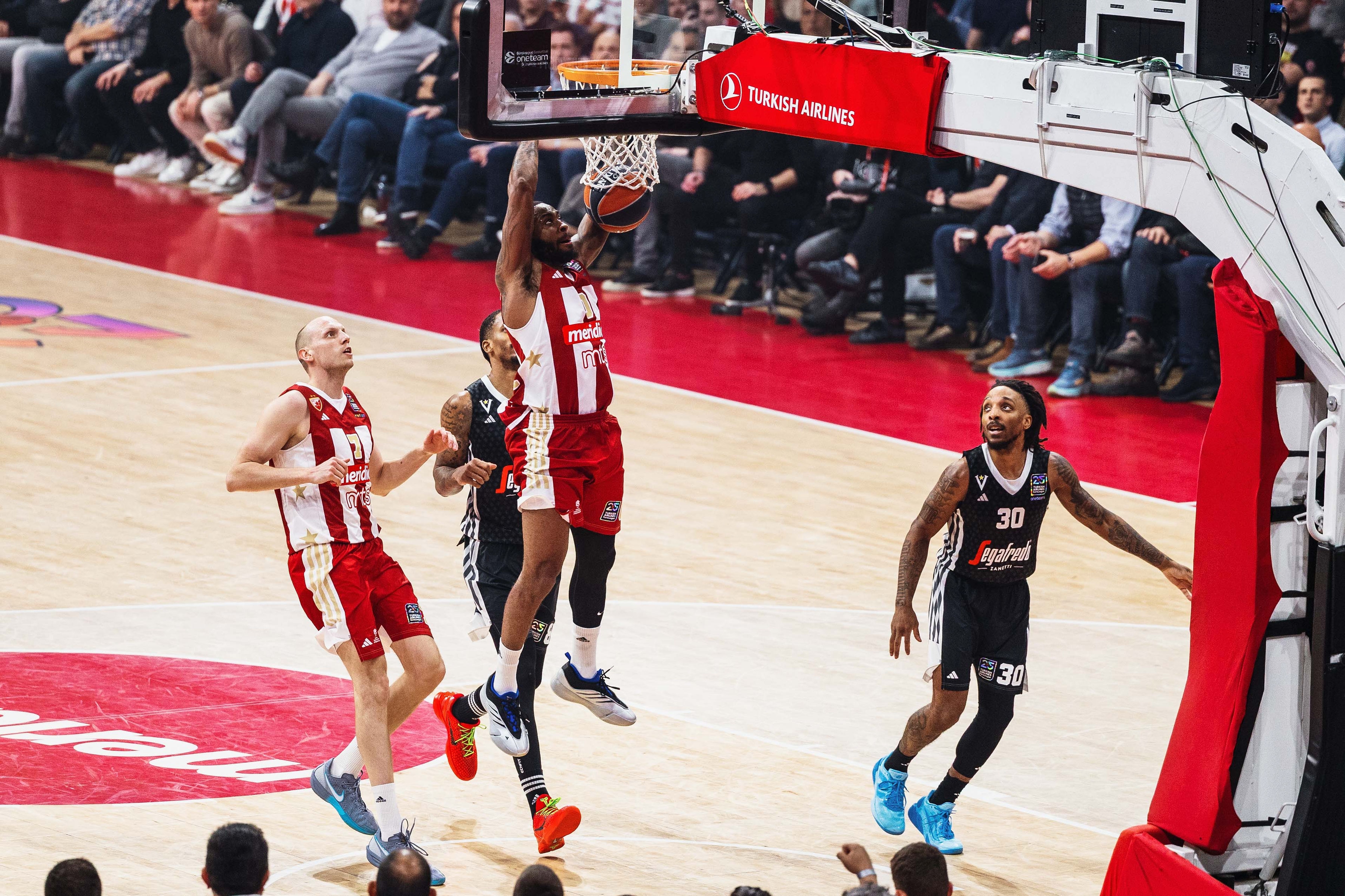 Crveno-beli stampedo pregazio Virtus!