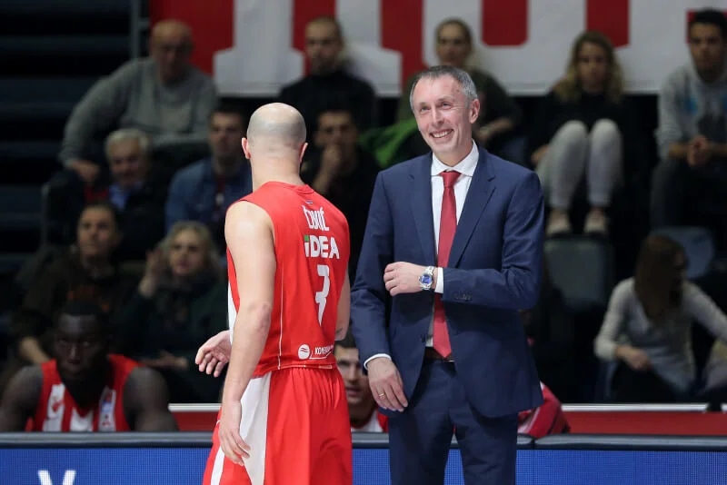 Milan Tomić U obruču