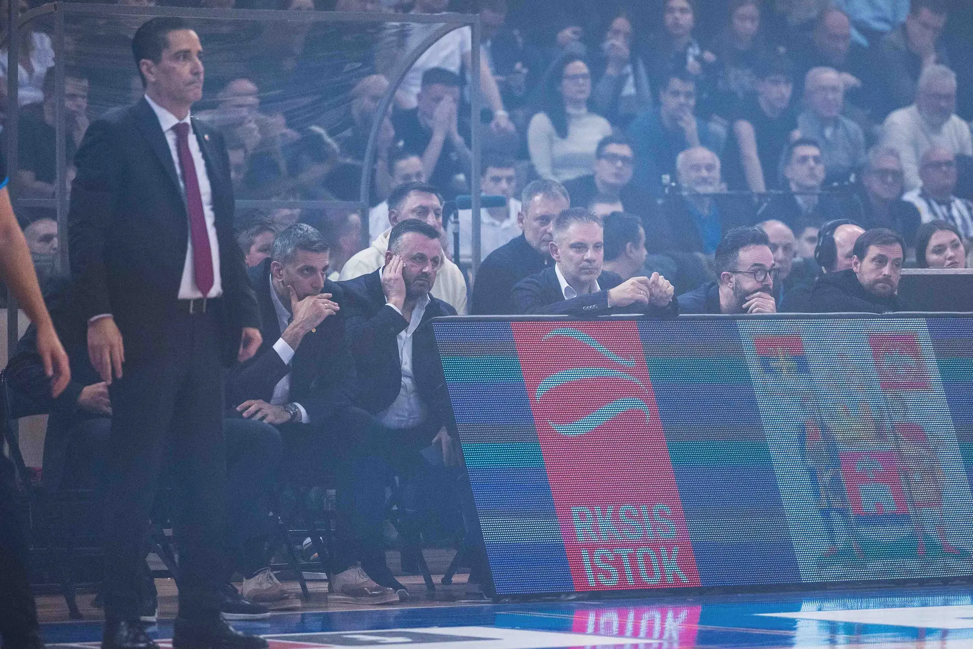 Nis_Janis_i_Zeljko_25_klupa.webp&w=1920&