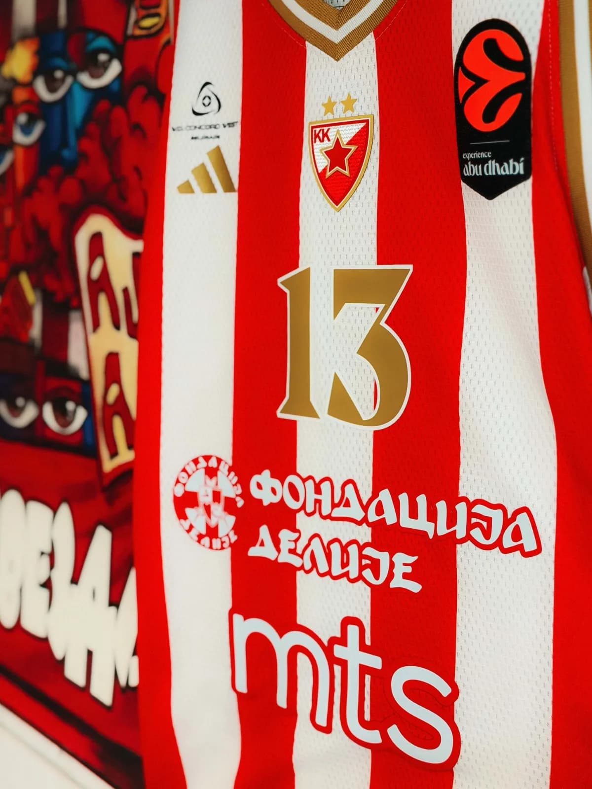 HUMANITARNA AUKCIJA — UNIKATNI DRESOVI KK CRVENA ZVEZDA SA LOGOM FONDACIJE DELIJE (za naše svetinje na Kosovu i Metohiji)