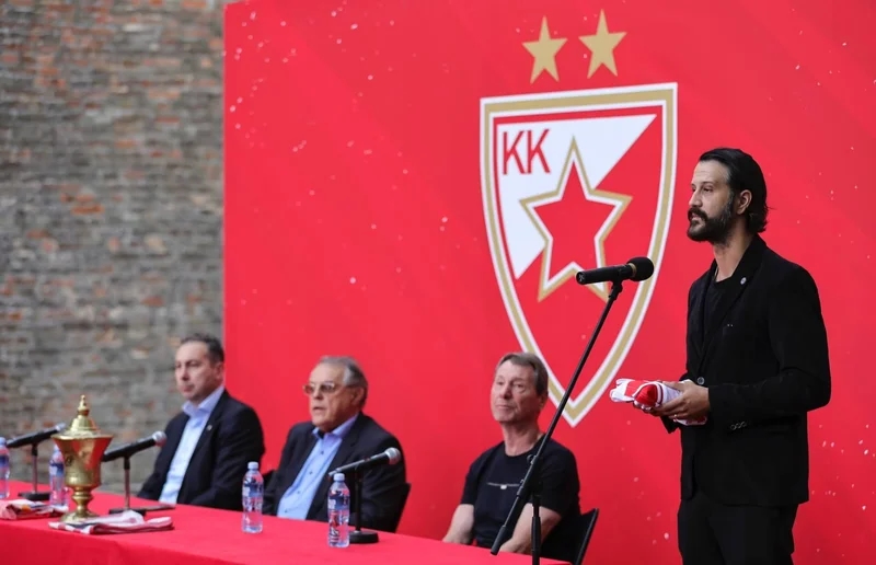 Održana Komemoracija Draganu Kapičiću na Malom Kalemegdanu (video, foto)