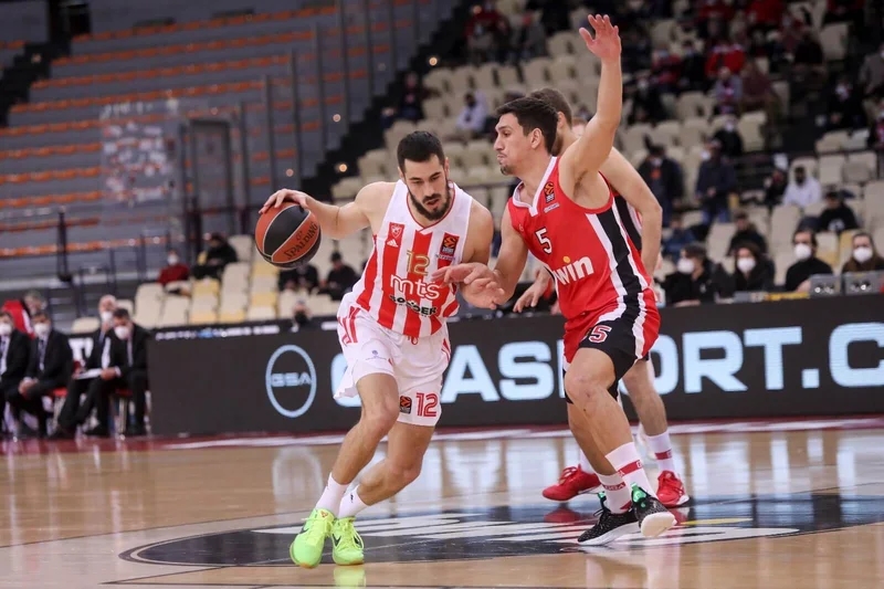 Crvena zvezda slavila u Pireju!