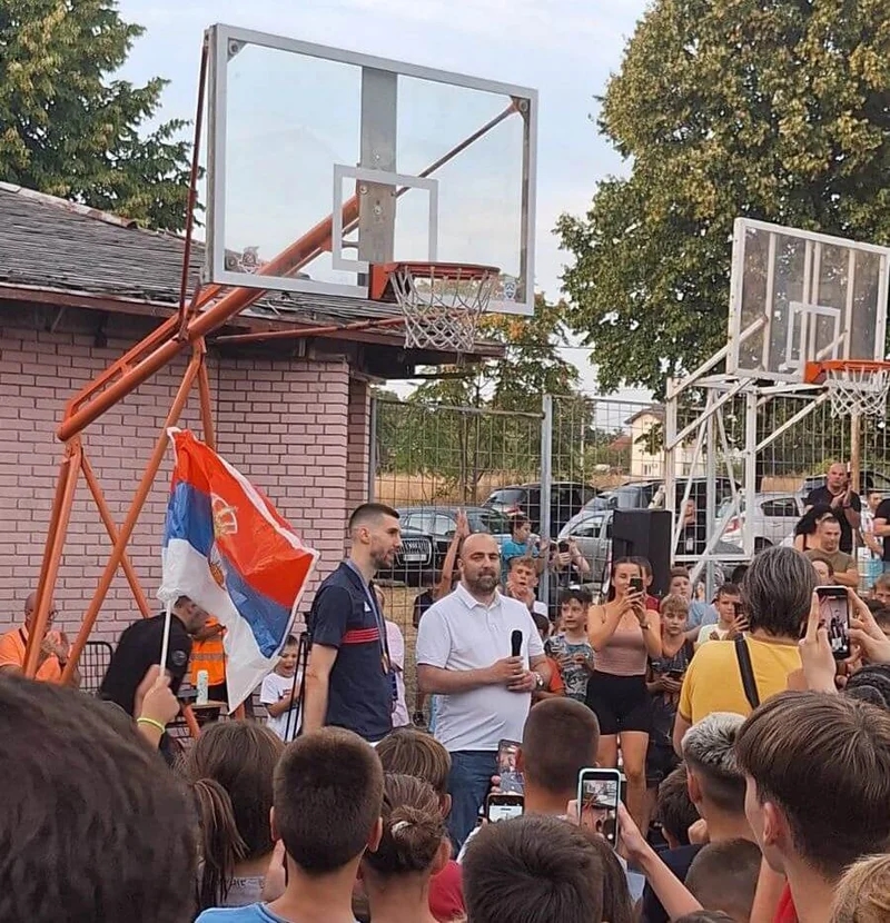 Ognjen Dobrić dočekan ovacijama u svom Mladenovcu sa bronzom oko vrata (video)
