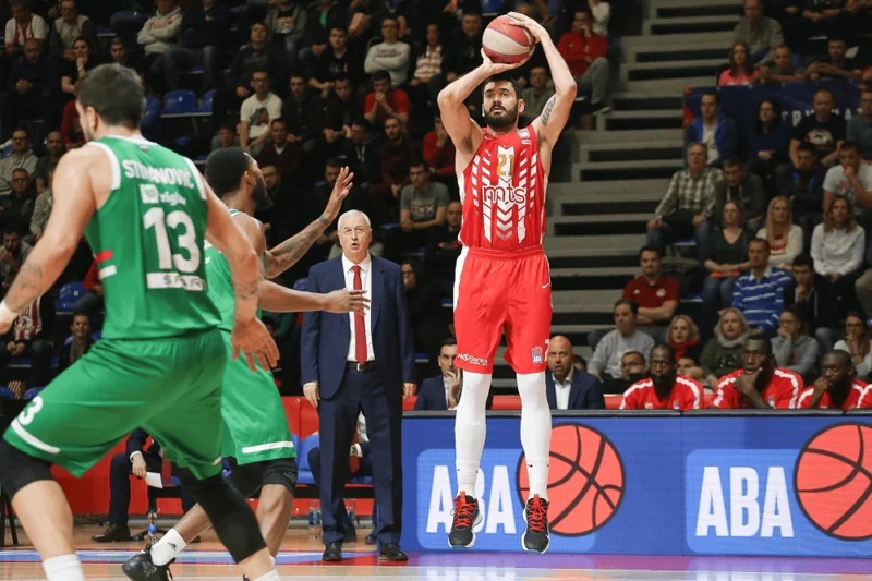 Velika pobeda Crvene zvezde! Granitna odbrana vodi ka plejofu